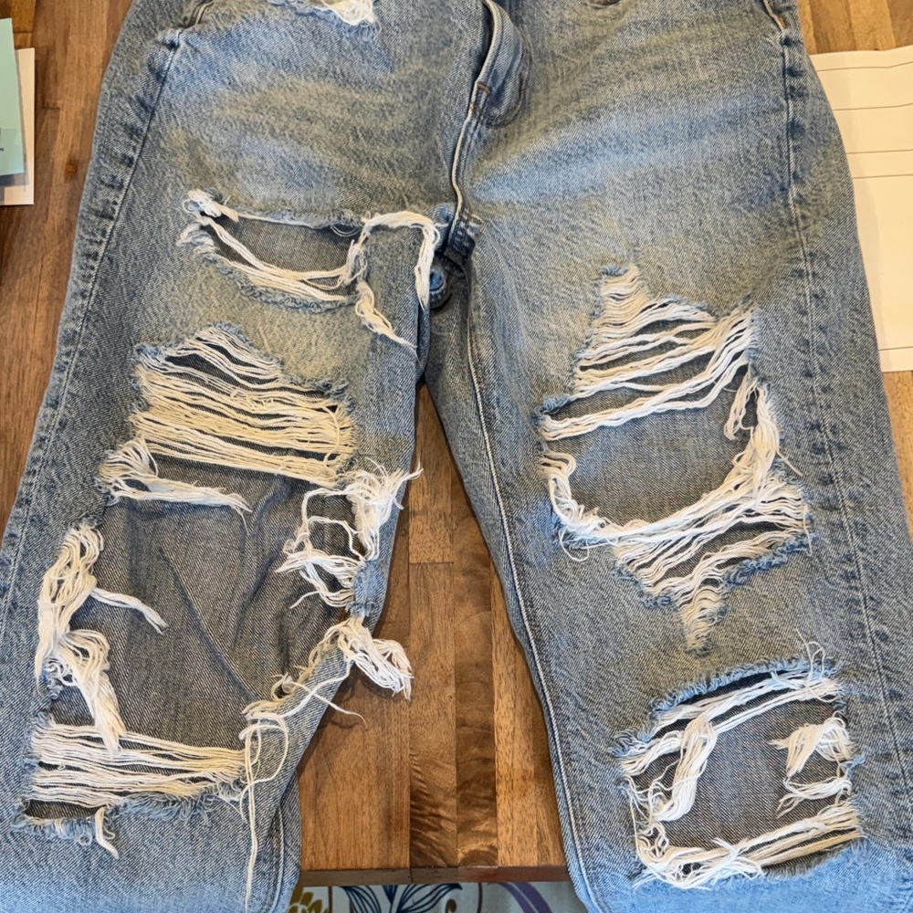 American Eagle Outfitters Light Blue Distressed High Rise Jeans
